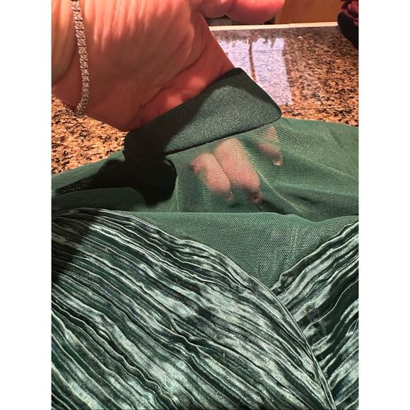 Vintage emerald green formal dress - Picture 9 of 9